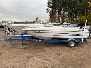 lot 12L image: 2004 Glastron MX175 Boat White