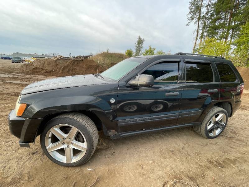 2005 Jeep Grand Cherokee Laredo - 4X4