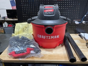 lot 19 image: Craftsman 6 Gallon Shop Vac