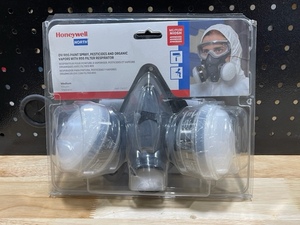 lot 32 image: Honeywell R95 Respirator