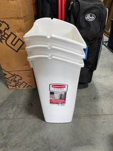 lot 53 image: Rubbermaid Dual Action Lid Trash Can 11.3 Gallon