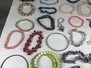 lot 202 image: Lot of Jewelry