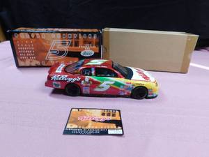 lot 20 image: Racing Champion Kelloggs Terry Labonte #5 Nascar 2000 die cast
