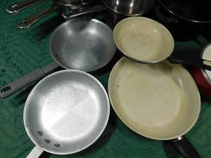 lot 77 image: Box of pots and pans