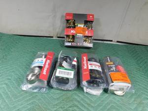lot 79 image: 5 Door knobs and bolt locks with keys