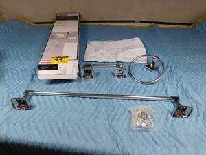 lot 95 image: New delta 3pc Bathroom accessories