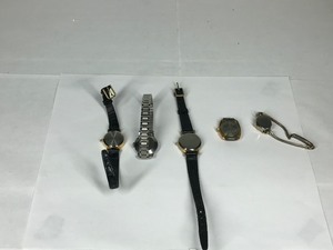 lot 220 image: Lot of 5 Watches