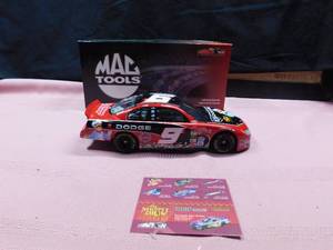 lot 24 image: Mac Tools Limited Edition the Muppet Show Bill Elliot #9 Action 2002 die cast