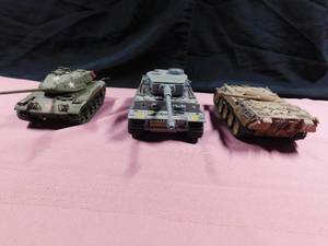 lot 63 image: 3 Army Tanks