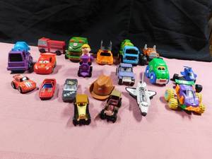 lot 66 image: Lot of toy vehicles