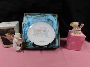 lot 68 image: 2 Precious Moments ornaments and a Precious Moments plate