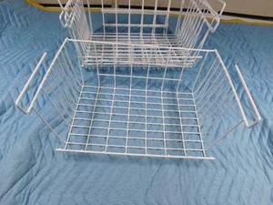 lot 101 image: 4 Wire under the shelf cupboard baskets