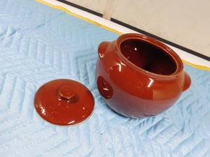 lot 108 image: Ovenware brown pottery with lid