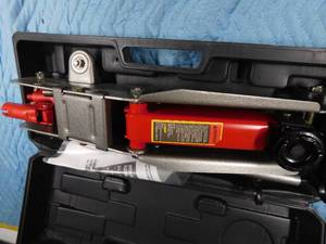 lot 113 image: new 2 12 ton hydraulic floor jack
