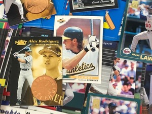 lot 262 image: Lot of 900 Plus Baseball Cards