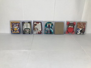 lot 274 image: 7 Collectible Football Cards