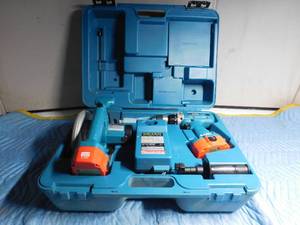lot 115 image: Makita skill saw, drill,batteries and charger in case