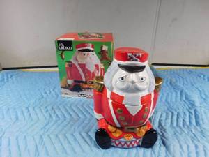 lot 126 image: 1997 Nutcracker cookie jar