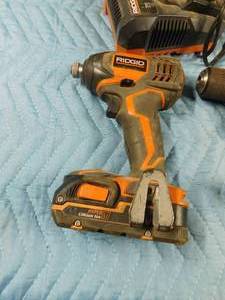 lot 131 image: Ridgid Multi tool, drill, battery and charger in case