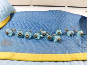 lot 150 image: 10 Glass dresser knobs