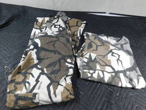 lot 173 image: &nbspcamouflage bib overalls and Long sleeve T-shirt