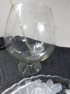 lot 187 image: Glass platter and punch bowl