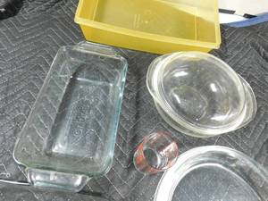 lot 189 image: Pyrex and Anchor glass bakeware