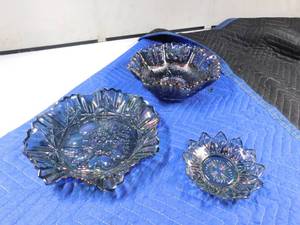 lot 190 image: 3 pieces of carnival glassware