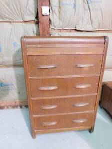 lot 3 image: Vintage solid wood dresser