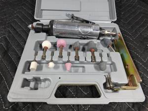 lot 196 image: Air dremel kit in case
