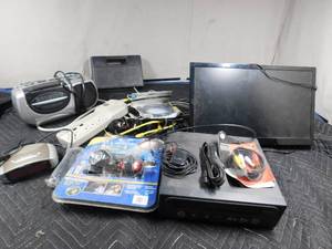 lot 279 image: Box of electronics