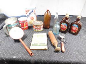 lot 281 image: Tote of Vintage items