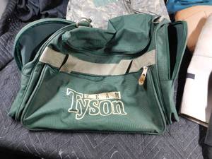 lot 284 image: Duffle bags, tool bags, tote bagx