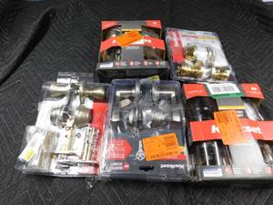 lot 296 image: 5 Key entry door knobs and deadbolt sets with keys