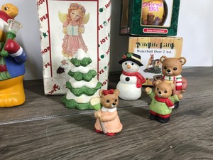 lot 401 image: Lot of Christmas Items