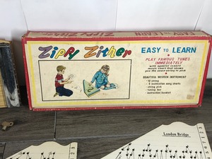 lot 406 image: Vintage Zippy Zither Easy to Learn Beautiful Wooden Instrument