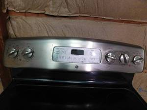 lot 6 image: Ceramic top stove