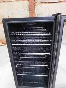 lot 7 image: Wine cooler by Whynter