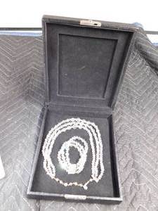 lot 321 image: Vintage glass beaded Necklace and bracelet set