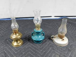 lot 327 image: 3 small lanterns
