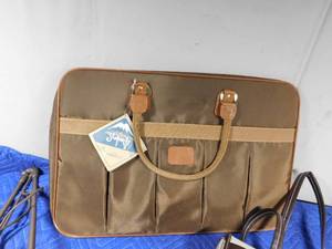 lot 341 image: Clamp on table lamp, make-up bag, luggage bag and purse