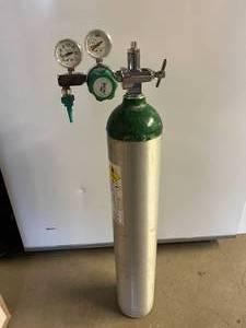 lot 8 image: Home Oxygen Cylinder Tank With Expensive Flowmeter Gauges...