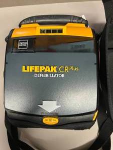 lot 16 image: WOW MSRP $2500 Stryker Physio Control LIFEPAK CR Plus AED W2024 Pads -Fully Automatic AHA Voice Prompt With both voice and graphic prompts, the LIFEPAK CR Plus is easy to follow and suitable for novices as well as professionals - Great Working Condition