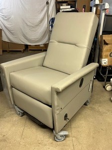 lot 39 image: WOW MSRP $5000 Champion Long Term Clinical Care Patient Treatment Recliner Chair -300 lb. Capacity Reclines With The Pop of Side Button -solid steel frame, swing-away arms for easy lateral patient transfers - Excellent Condition