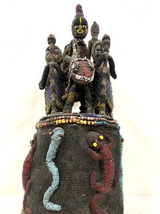 lot 13 image: Exceptional Large Early Yoruba Beaded Headdress 