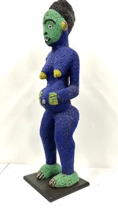lot 16 image: LARGE Old Bamileke Beaded Female Fertility Figure - Cameroon