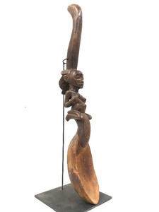 lot 27 image: Antique Bakuba  Bushongo Ceremonial Maternity Ladle or Spoon - Zaire