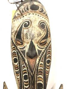 lot 30 image: Excellent Old Carved Papua New Guinea Suspension Hook