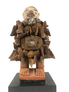 lot 37 image: Vintage Nkisi Personal Power Figure - Congo