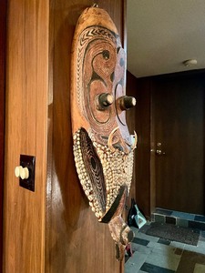 lot 42 image: Outstanding Large Hornbill Mask - Sepik River - Papua New Guinea